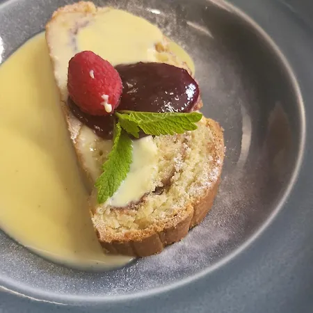 The Black Horse 호텔