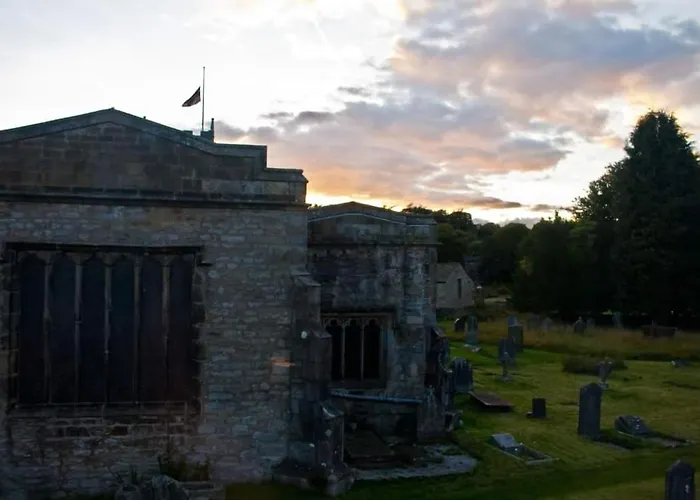 The Black Horse Settle